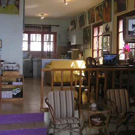 Traditional Ajía Paraszkeví